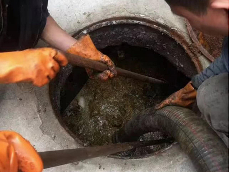 戚墅堰清理化粪池时如何避免沼气的危害？